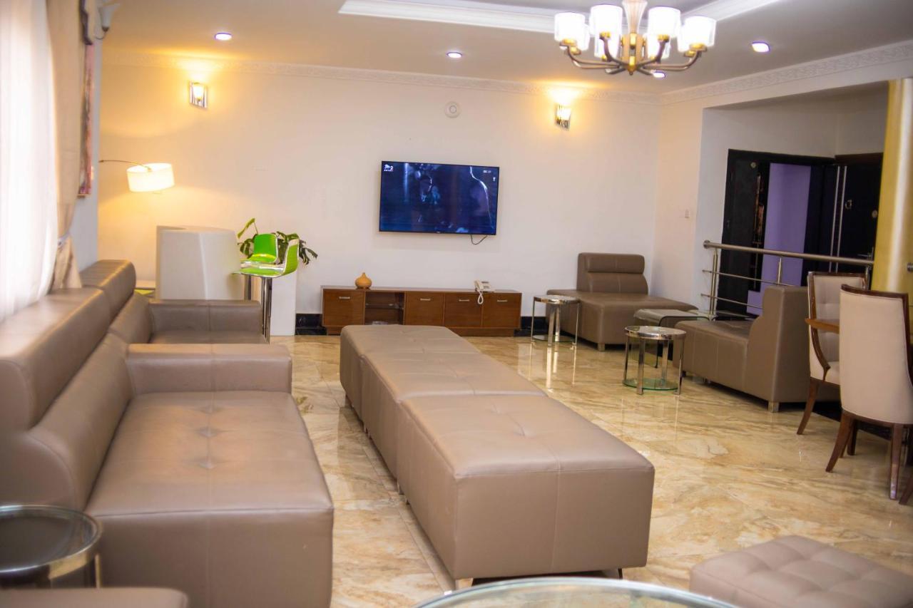 The Hallmark Hub, Hotel & Apartments Абуджа Экстерьер фото