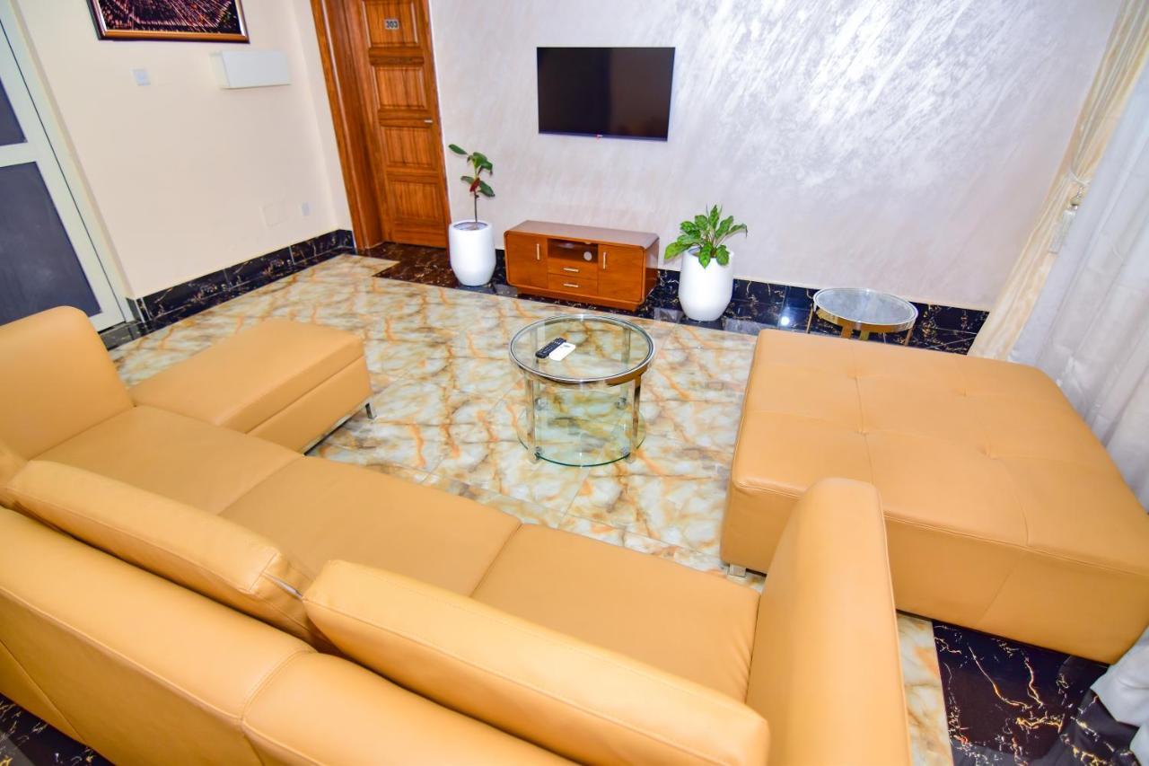 The Hallmark Hub, Hotel & Apartments Абуджа Экстерьер фото