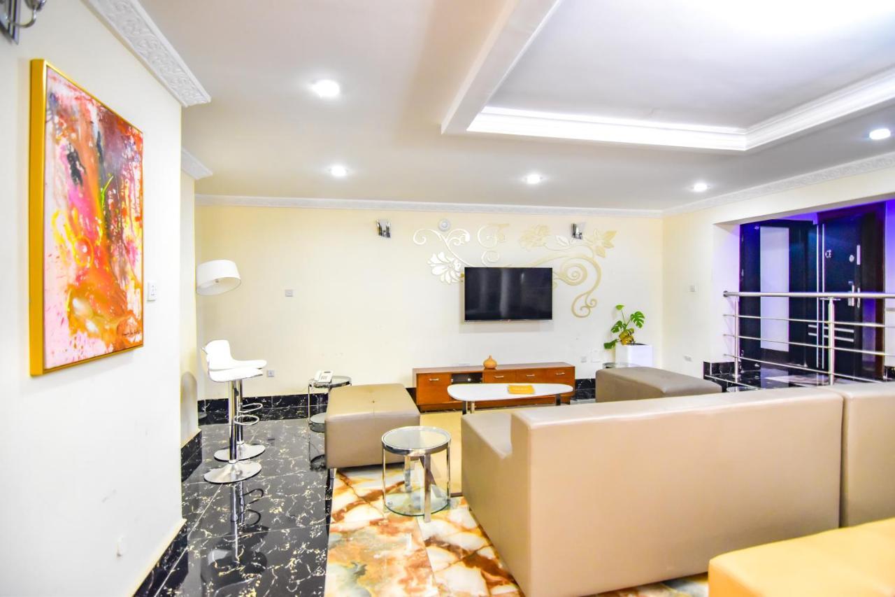 The Hallmark Hub, Hotel & Apartments Абуджа Экстерьер фото