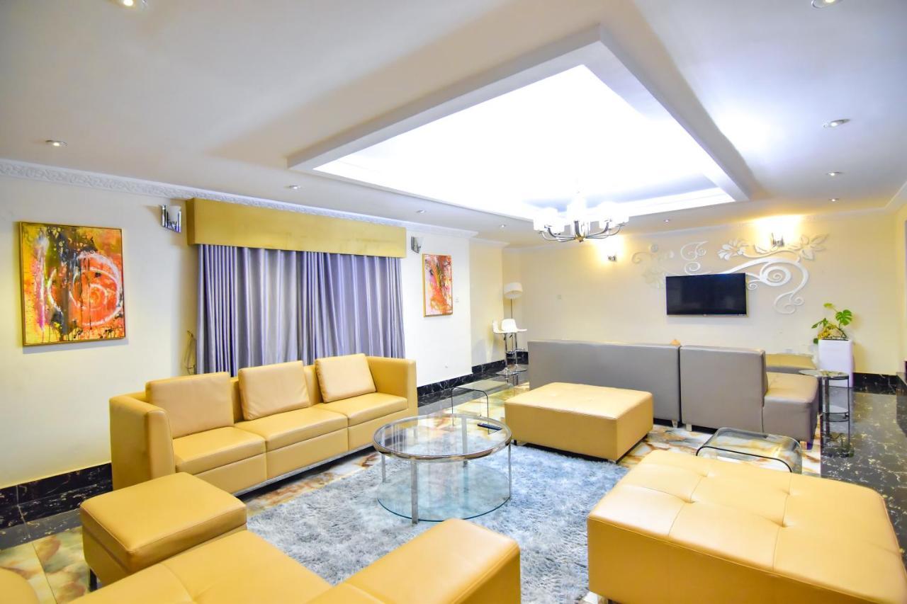 The Hallmark Hub, Hotel & Apartments Абуджа Экстерьер фото
