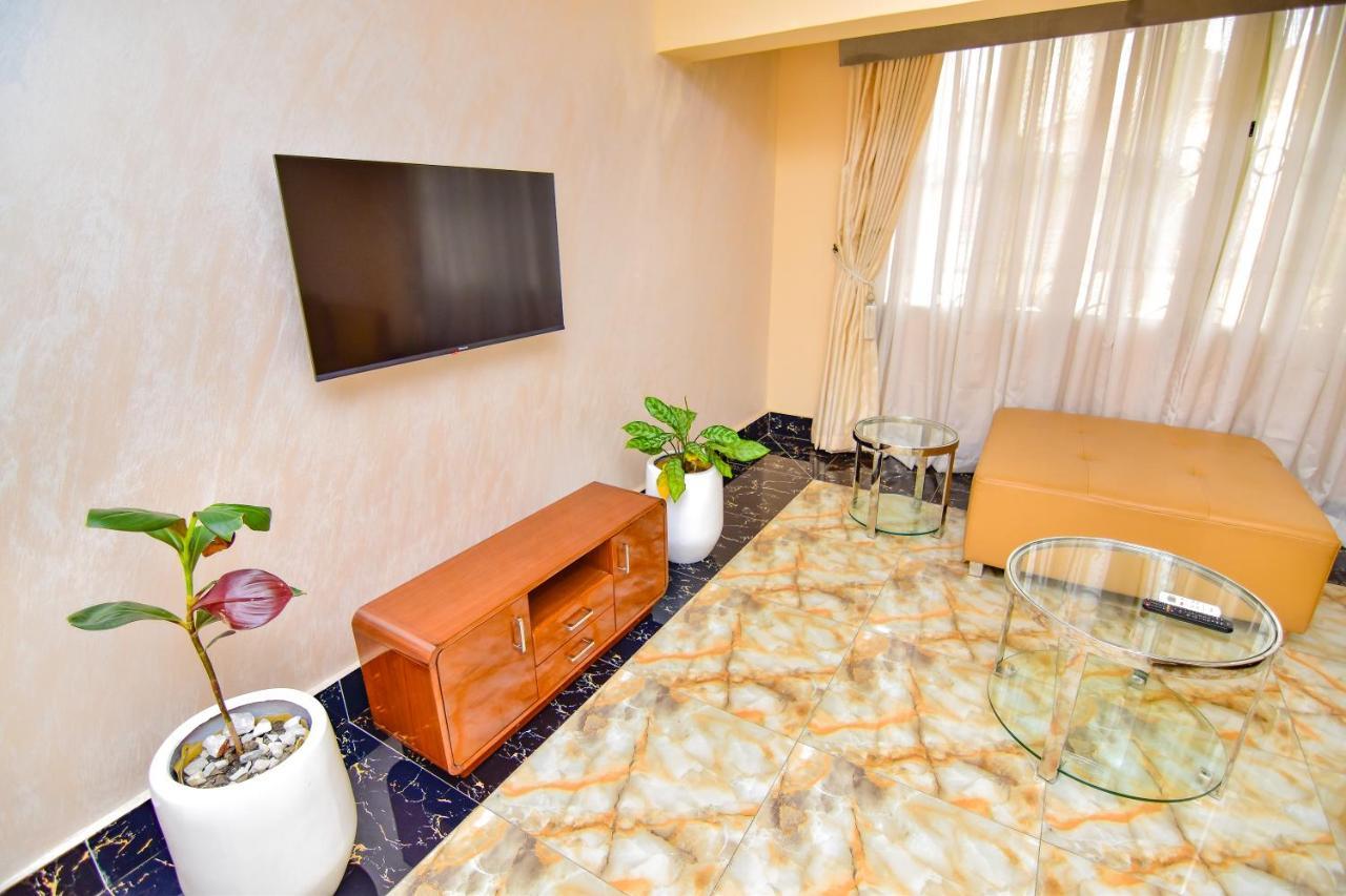 The Hallmark Hub, Hotel & Apartments Абуджа Экстерьер фото